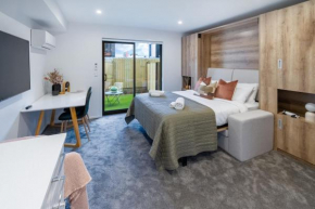 Trendy Ground Floor Studio - Central, Cafes